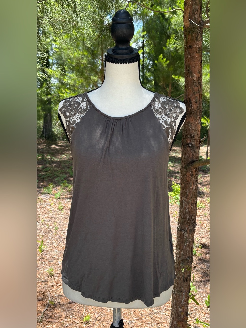 H&M Olive Green Lace Cap Sleeve Tank Top